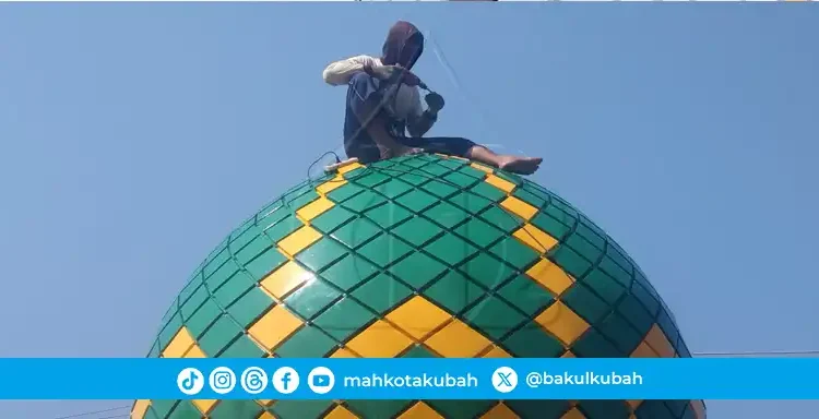 Merawat Kubah Masjid Supaya Awet
