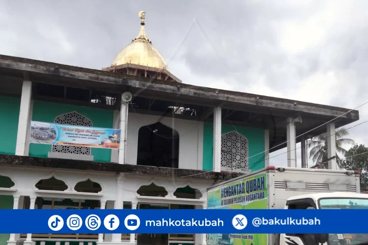 Pemasangan Kubah Gold Blang Pidie_net