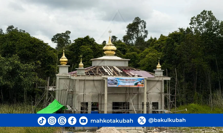 Pemasangan kubah stainless gold Kapuas Hulu_net