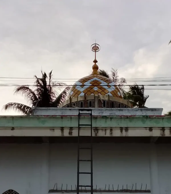pemasangan kubah enamel galvalume Duhiadaa pohuwato-gorontaloo