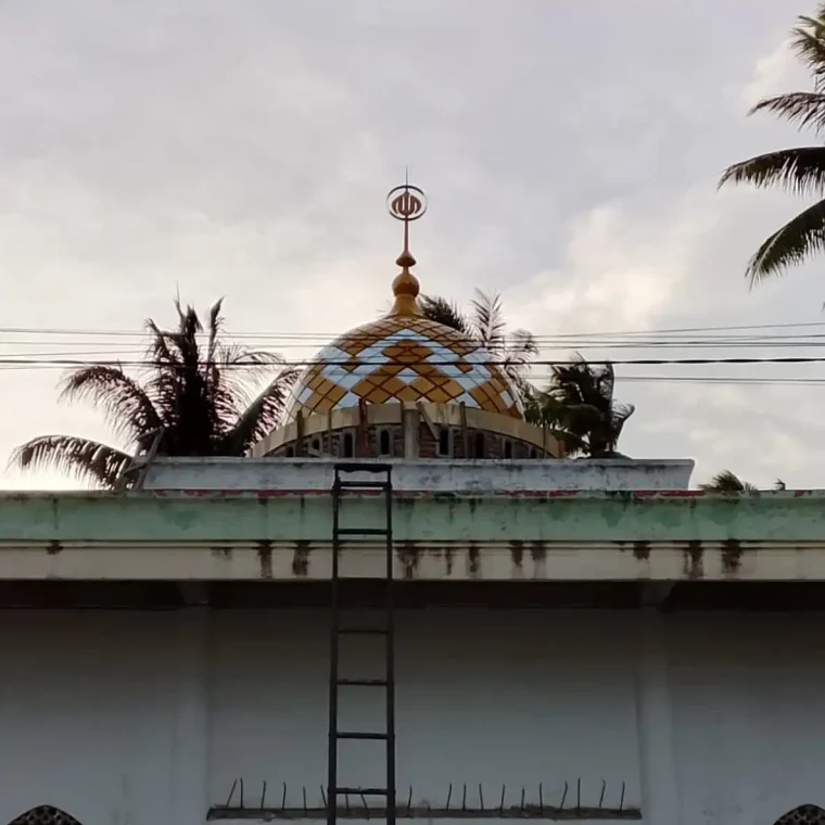 pemasangan kubah enamel galvalume Duhiadaa pohuwato-gorontaloo