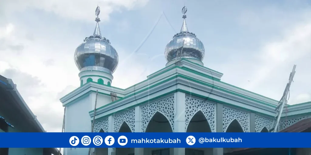 Pemasangan kubah stainless Hulu Sungai Tengah, Kalimantan Selatan_net