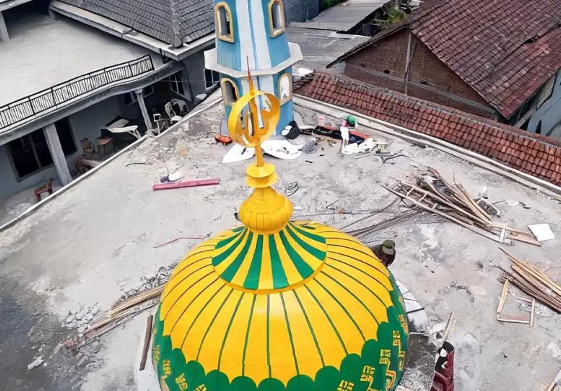 thumb_pemasangan kubah dekoratif diameter 3m di masjid Al Ikramussalam gading Probolinggo Jawa timur_net